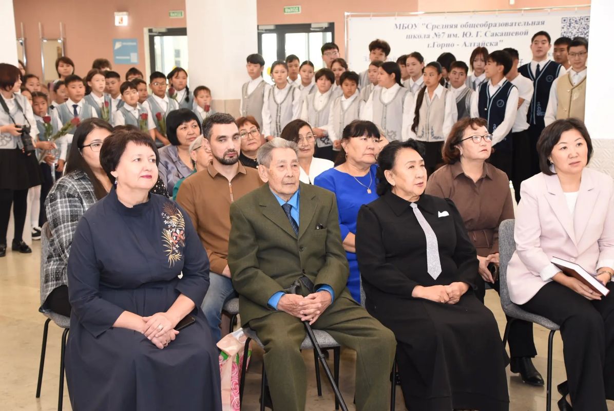 В Горно-Алтайске открыли Стену Славы, посвящённую памяти Юлии Сакашевой В Горно-Алтайске открыли Стену Славы, посвящённую памяти Юлии Сакашевой