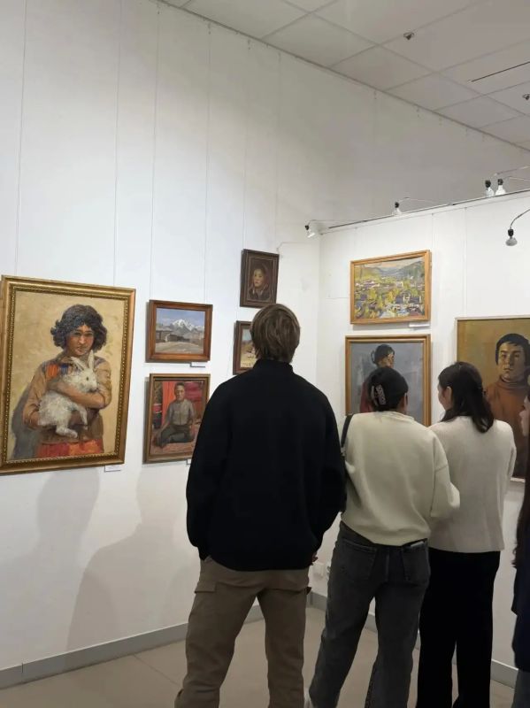 Сегодня в Национальном музее им А.В. Анохина открылась выставка посвященной 100-летию со дня рождения выдающегося живописца, педагога, заслуженного работника кудьтуры РСФСР, члена союза художников России, Сергея Карловича... Сегодня в Национальном музее им А.В. Анохина открылась выставка посвященной 100-летию со дня рождения выдающегося живописца, педагога, заслуженного работника кудьтуры РСФСР, члена союза художников России, Сергея Карловича...