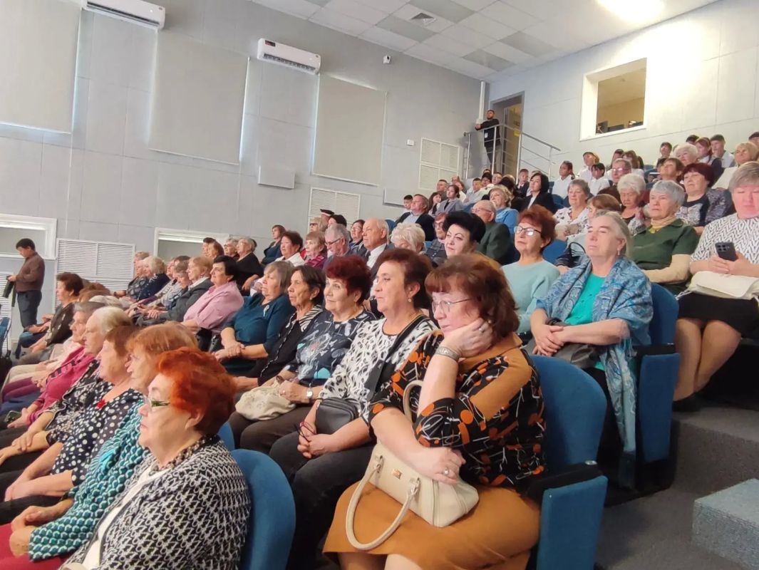 Прямо сейчас в Горно-Алтайске проходит торжественное открытие Месячника пожилого человека Прямо сейчас в Горно-Алтайске проходит торжественное открытие Месячника пожилого человека