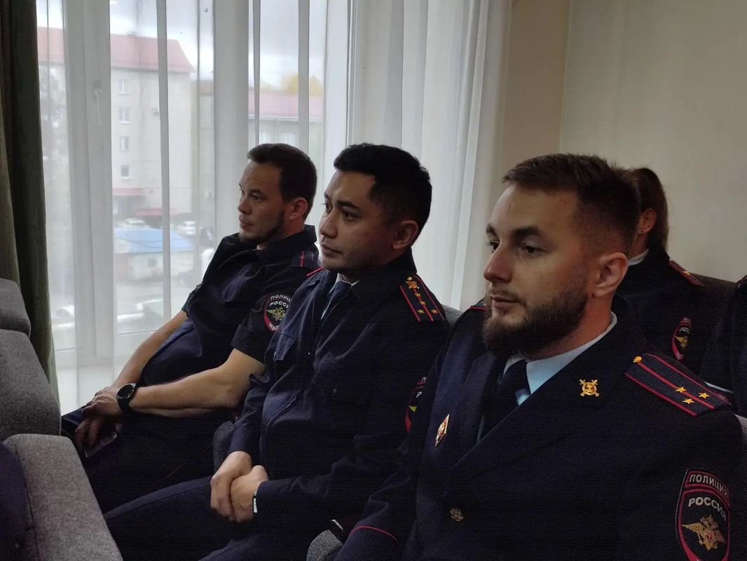 Прямо сейчас в МВД по Республике Алтай проходит торжественное мероприятие, посвящённое Дню сотрудника уголовного розыска Прямо сейчас в МВД по Республике Алтай проходит торжественное мероприятие, посвящённое Дню сотрудника уголовного розыска