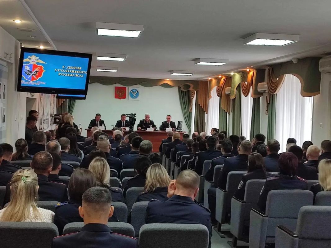 Прямо сейчас в МВД по Республике Алтай проходит торжественное мероприятие, посвящённое Дню сотрудника уголовного розыска