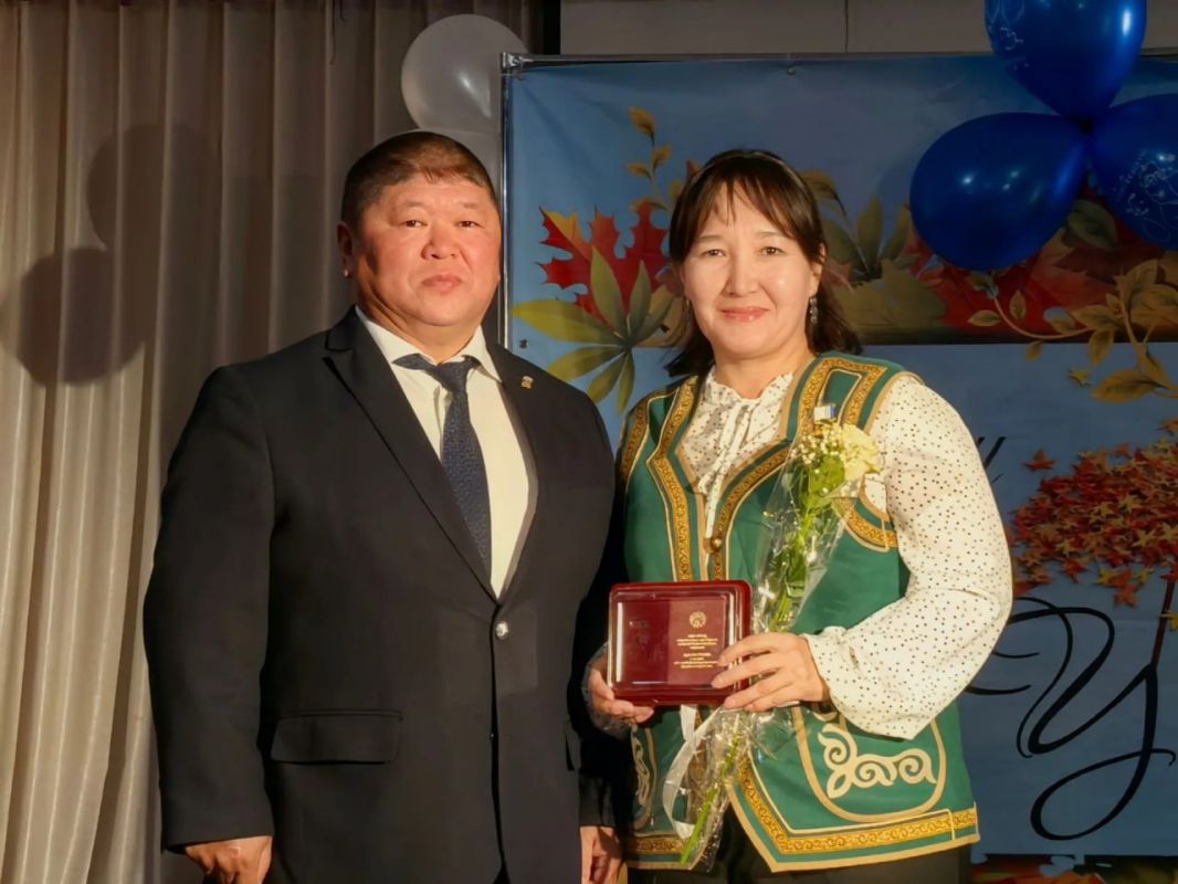В Улагане прошло торжественное мероприятие, посвящённое профессиональным праздникам — Дню учителя, Дню воспитателя и Дню работников дополнительного образования В Улагане прошло торжественное мероприятие, посвящённое профессиональным праздникам — Дню учителя, Дню воспитателя и Дню работников дополнительного образования