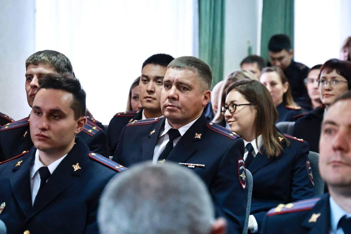 Андрей Турчак поздравил сотрудников уголовного розыска с профессиональным праздником Андрей Турчак поздравил сотрудников уголовного розыска с профессиональным праздником