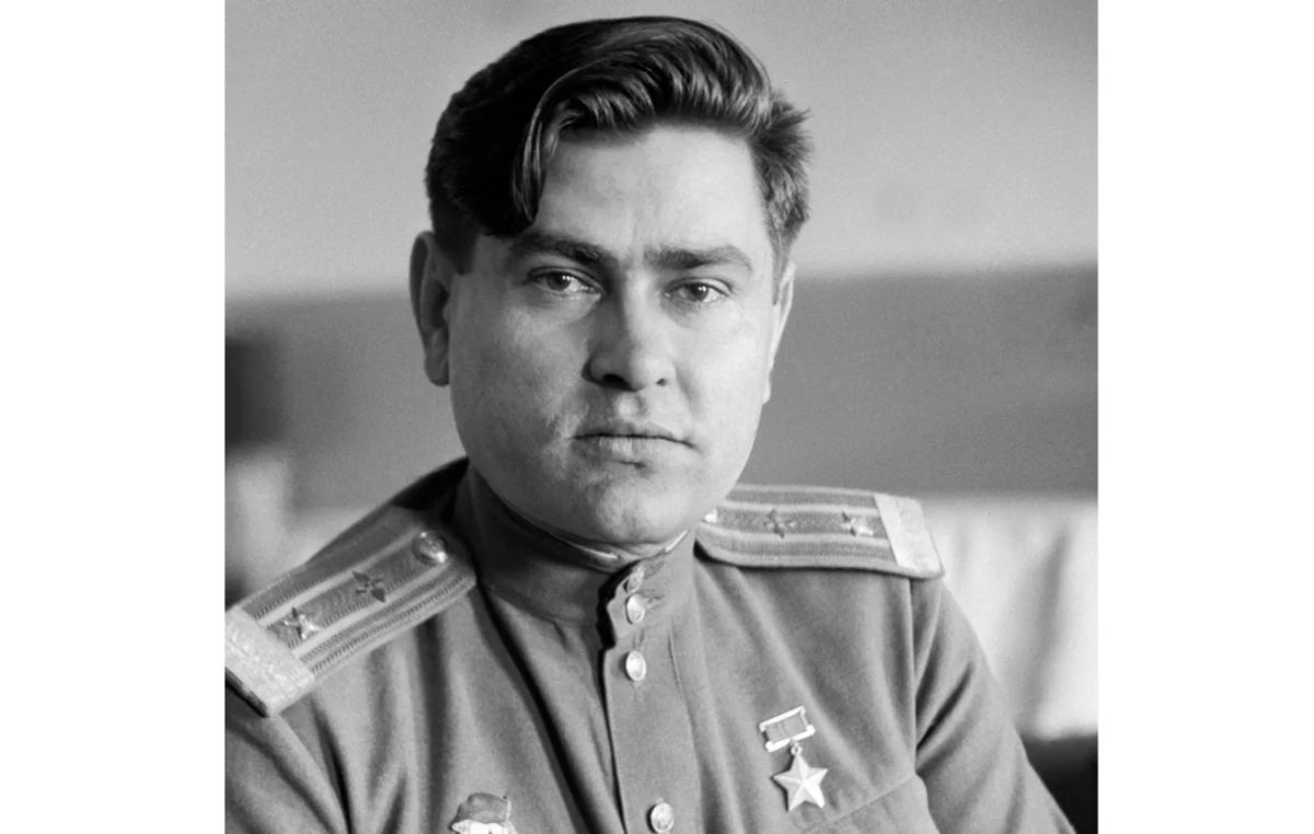 Алексей Петрович Маресьев – лётчик, Герой Советского Союза, человек, чьё имя стало синонимом мужества и силы духа