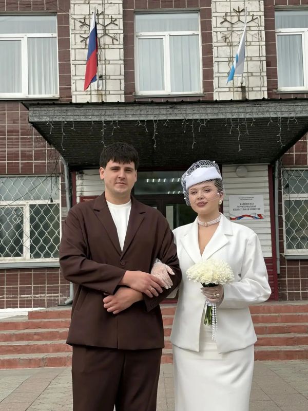Говорят, что если пожениться в красивую дату, то и семейная жизнь будет счастливой Говорят, что если пожениться в красивую дату, то и семейная жизнь будет счастливой