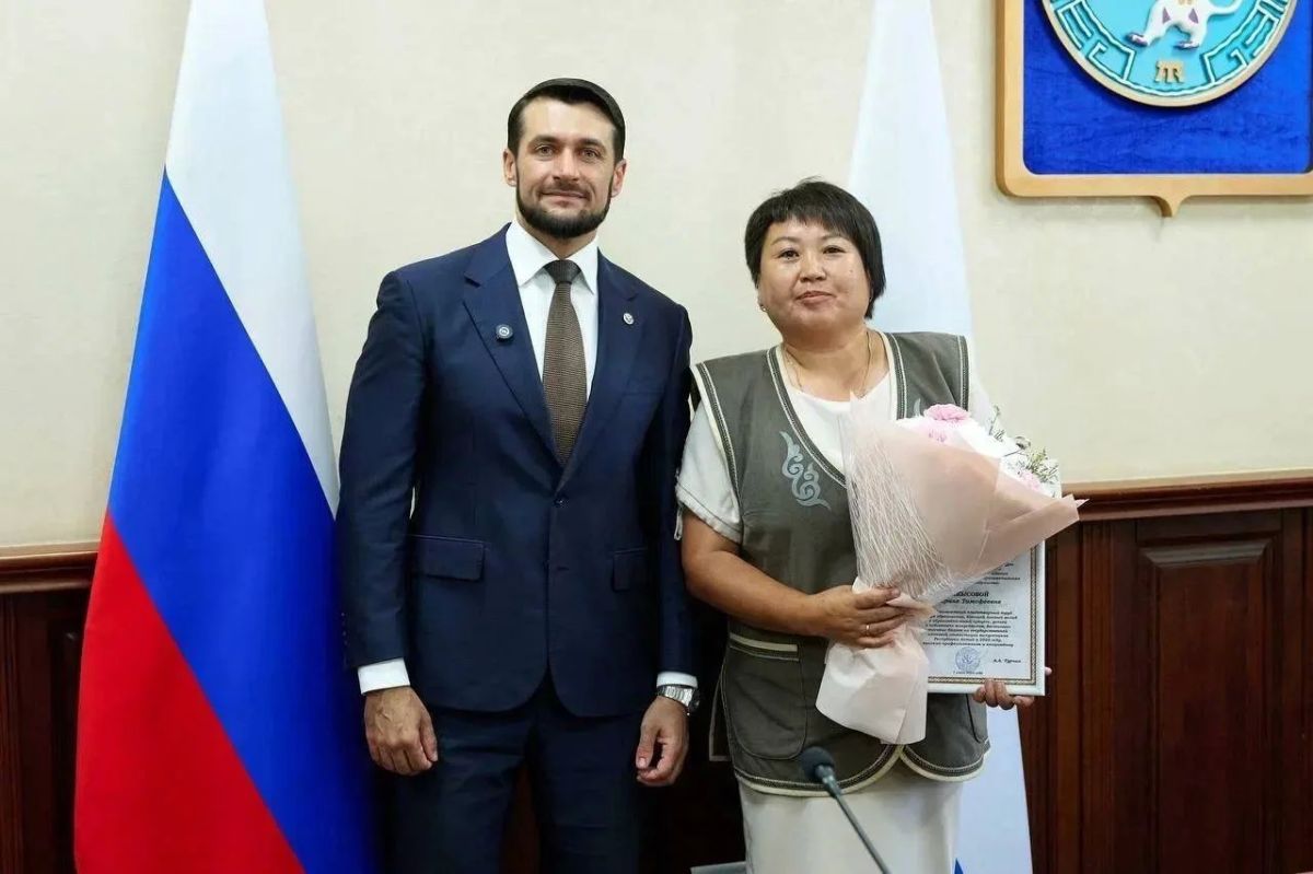 Александр Прокопьев: Поздравляю всех педагогов Республики Алтай с Днём учителя! Александр Прокопьев: Поздравляю всех педагогов Республики Алтай с Днём учителя!