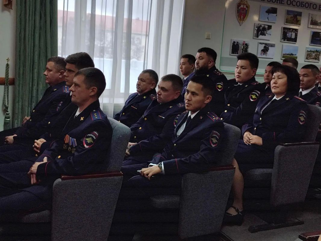 Прямо сейчас в МВД по Республике Алтай проходит торжественное мероприятие, посвящённое Дню сотрудника уголовного розыска Прямо сейчас в МВД по Республике Алтай проходит торжественное мероприятие, посвящённое Дню сотрудника уголовного розыска