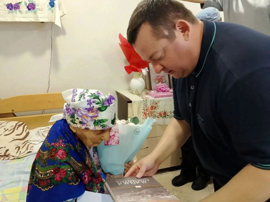 Старейшая жительница села Майма, труженица тыла и ветеран труда РФ Полина Ивановна Манеева отмечает 107-летие Старейшая жительница села Майма, труженица тыла и ветеран труда РФ Полина Ивановна Манеева отмечает 107-летие