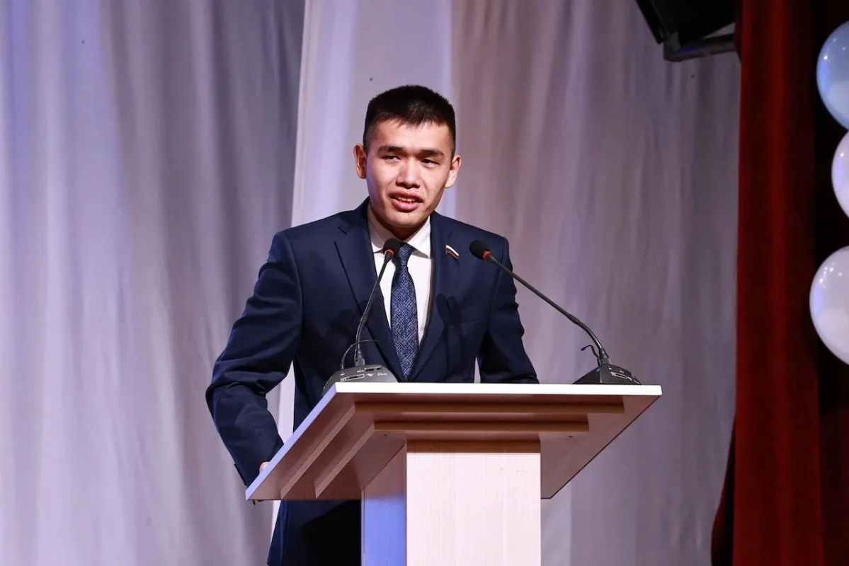 Александр Суразов поздравил педагогов с Днём учителя