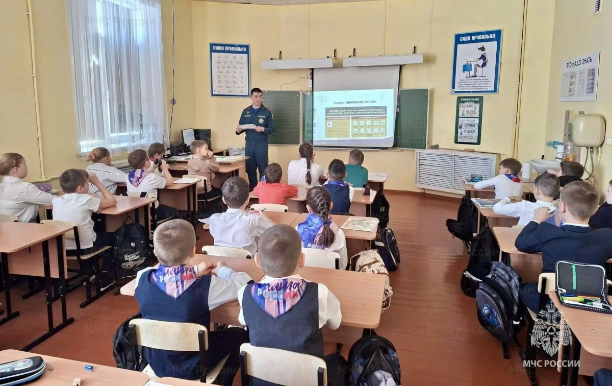 Студенты и школьники республики узнали, как действовать при сигнале «Внимание всем!» Студенты и школьники республики узнали, как действовать при сигнале «Внимание всем!»