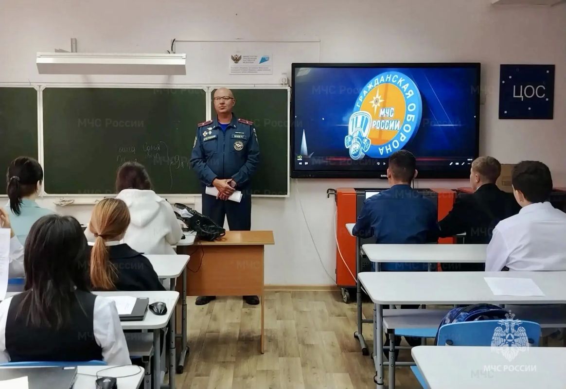Студенты и школьники республики узнали, как действовать при сигнале «Внимание всем!» Студенты и школьники республики узнали, как действовать при сигнале «Внимание всем!»