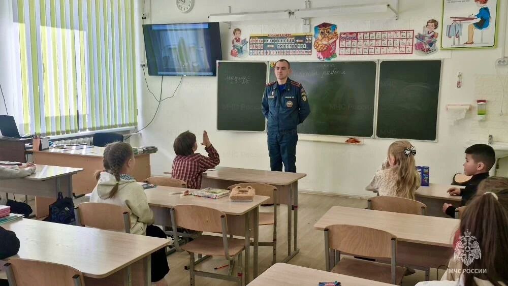 Студенты и школьники республики узнали, как действовать при сигнале «Внимание всем!» Студенты и школьники республики узнали, как действовать при сигнале «Внимание всем!»