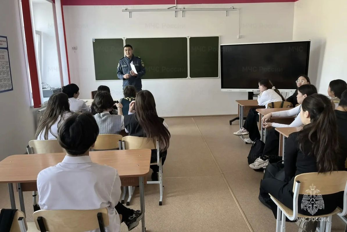 Студенты и школьники республики узнали, как действовать при сигнале «Внимание всем!» Студенты и школьники республики узнали, как действовать при сигнале «Внимание всем!»
