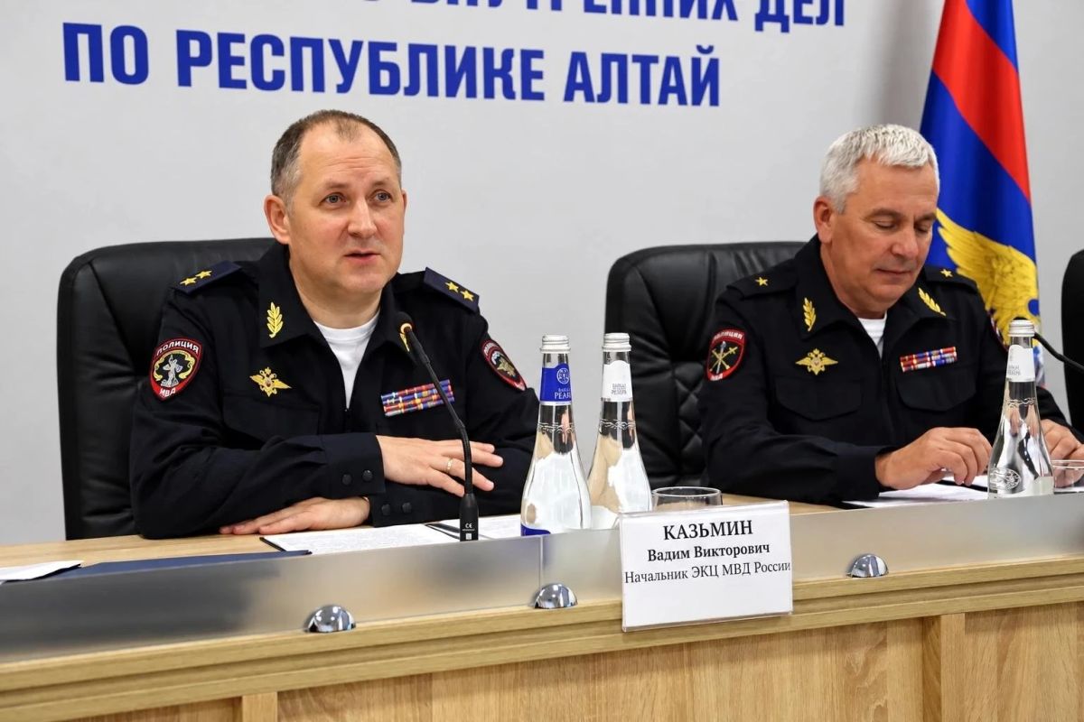 Начальник Экспертно-криминалистического центра МВД России Вадим Казьмин посетил Республику Алтай с рабочей поездкой Начальник Экспертно-криминалистического центра МВД России Вадим Казьмин посетил Республику Алтай с рабочей поездкой