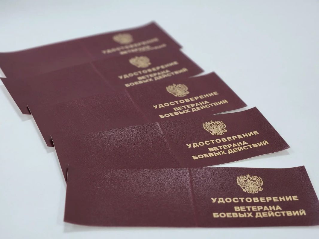 В Республике Алтай начали выдавать ветеранские удостоверения бойцам «Шторм Z» В Республике Алтай начали выдавать ветеранские удостоверения бойцам «Шторм Z»