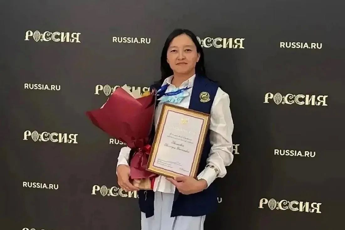 Учительница начальных классов из Кош-Агача удостоилась благодарности Администрации Президента России