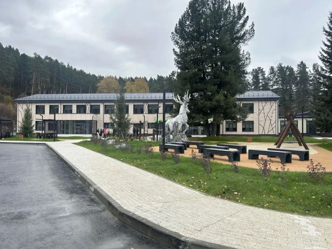 В нашей стране строится большое количество больниц В нашей стране строится большое количество больниц