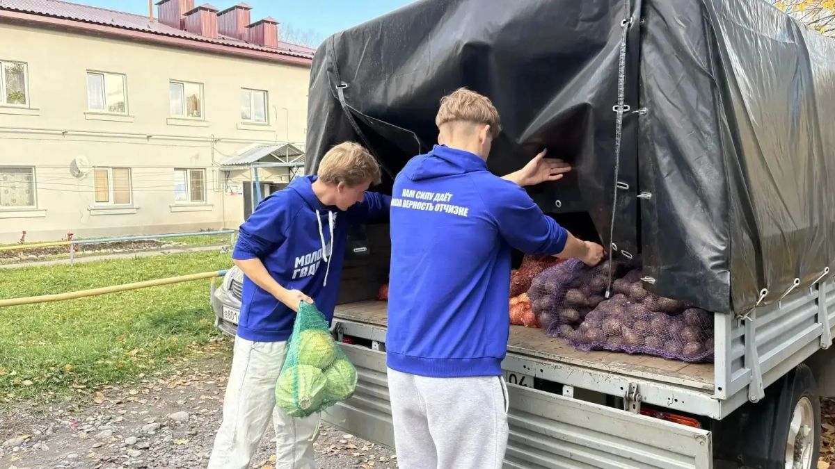 Партия рядом: активисты Молодой Гвардии Единой России доставили продуктовые наборы пенсионерам Горно-Алтайска Партия рядом: активисты Молодой Гвардии Единой России доставили продуктовые наборы пенсионерам Горно-Алтайска