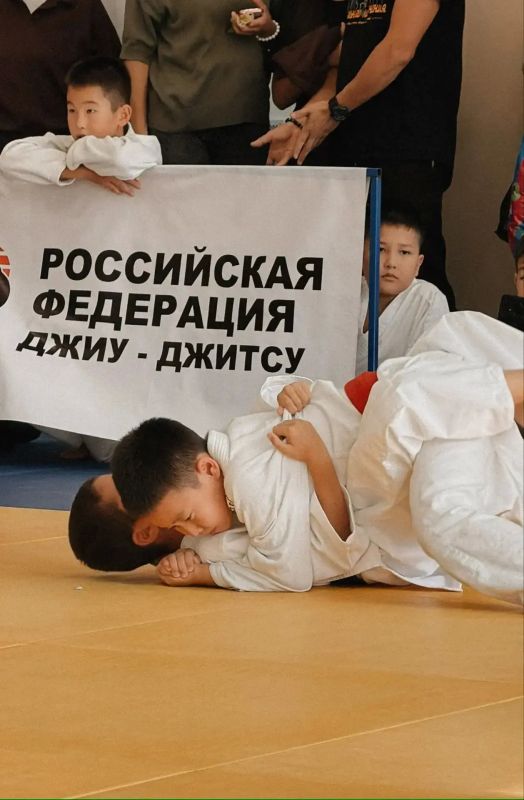 В Первенстве Республики Алтай по джиу-джитсу приняли участие около 100 спортсменов из Горно-Алтайска и Маймы В Первенстве Республики Алтай по джиу-джитсу приняли участие около 100 спортсменов из Горно-Алтайска и Маймы
