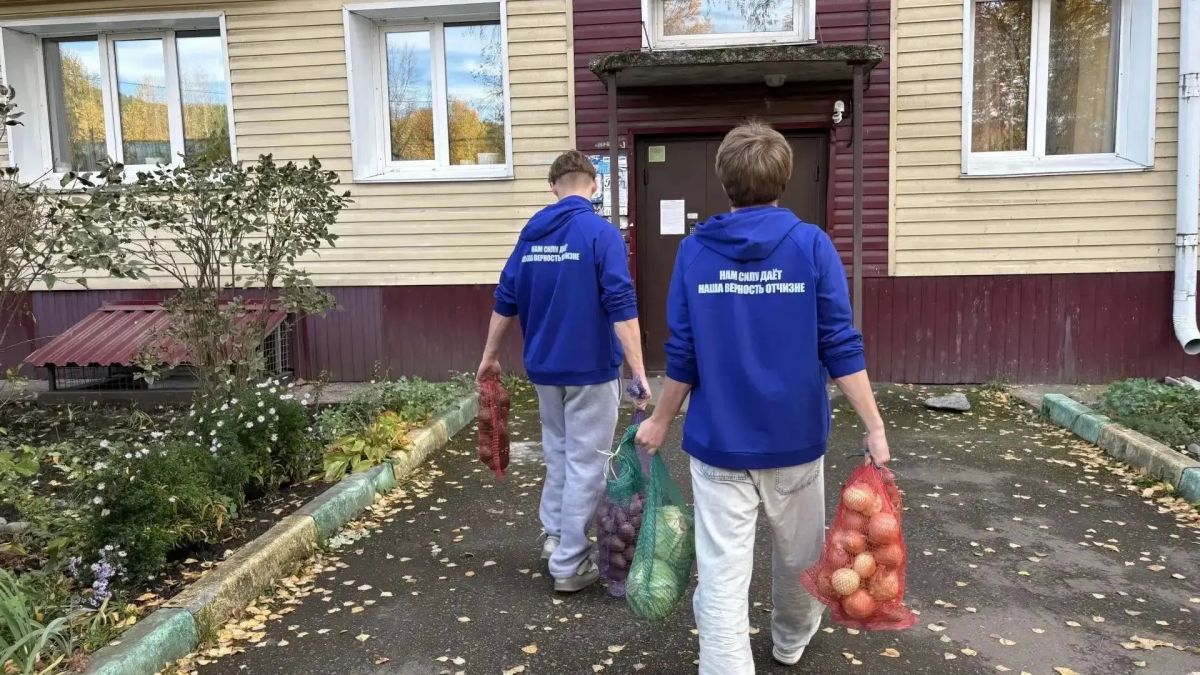 Партия рядом: активисты Молодой Гвардии Единой России доставили продуктовые наборы пенсионерам Горно-Алтайска Партия рядом: активисты Молодой Гвардии Единой России доставили продуктовые наборы пенсионерам Горно-Алтайска
