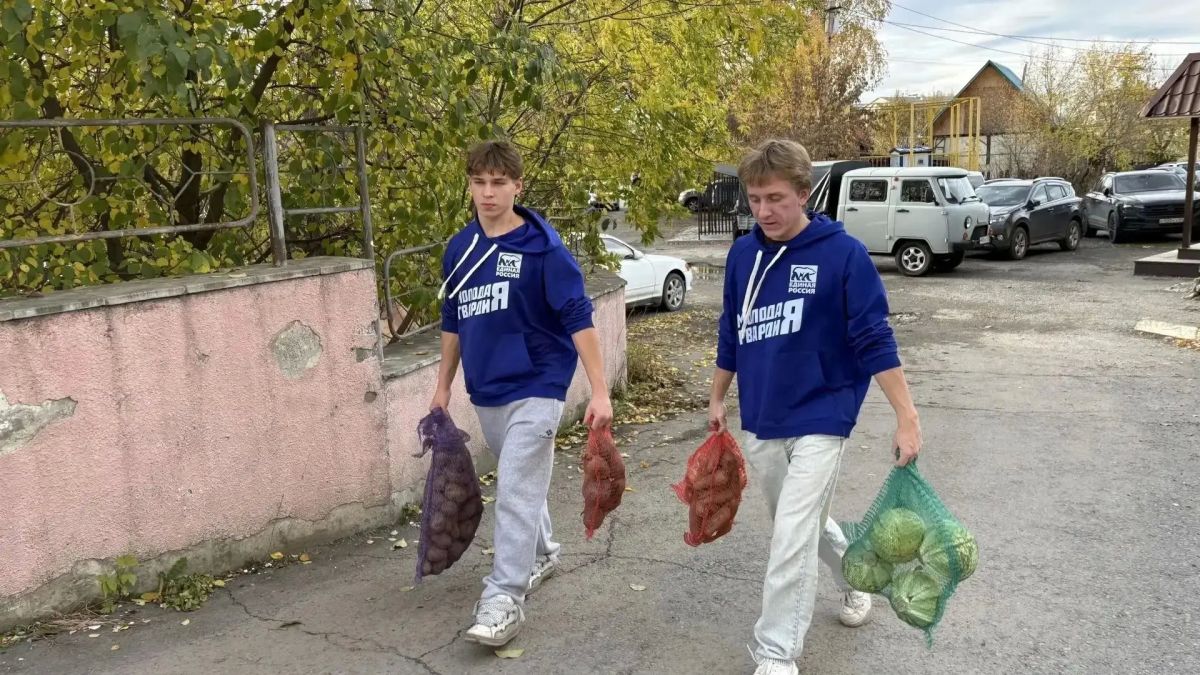 Партия рядом: активисты Молодой Гвардии Единой России доставили продуктовые наборы пенсионерам Горно-Алтайска Партия рядом: активисты Молодой Гвардии Единой России доставили продуктовые наборы пенсионерам Горно-Алтайска