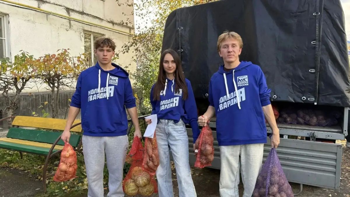 Партия рядом: активисты Молодой Гвардии Единой России доставили продуктовые наборы пенсионерам Горно-Алтайска Партия рядом: активисты Молодой Гвардии Единой России доставили продуктовые наборы пенсионерам Горно-Алтайска