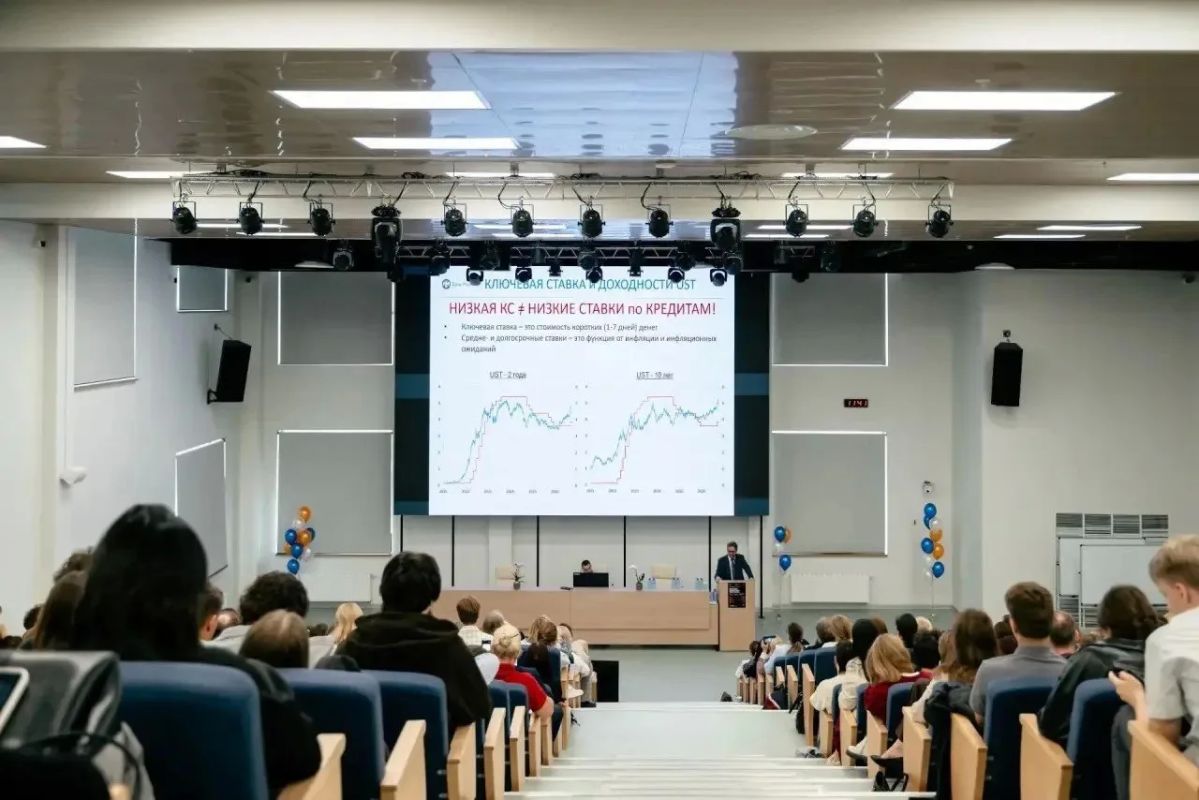 Преподаватели Горно-Алтайского госуниверситета Алтынай Тонжеракова и Раиса Адарина приняли участие в двухдневной программе повышения квалификации по денежно-кредитной политике в Новосибирском государственном университете Преподаватели Горно-Алтайского госуниверситета Алтынай Тонжеракова и Раиса Адарина приняли участие в двухдневной программе повышения квалификации по денежно-кредитной политике в Новосибирском государственном университете