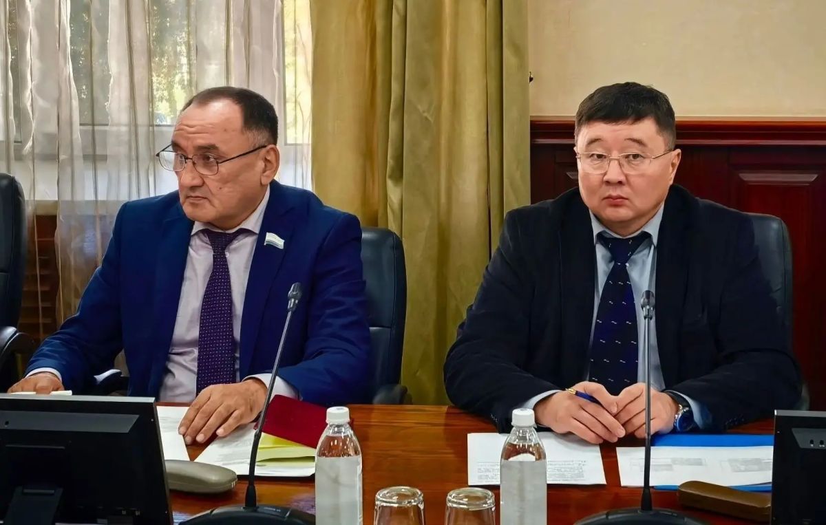 Заместитель председателя Комитета по национальной политике, образованию, культуре, общественным объединениям и СМИ Пётр Попошев принял участие в заседании оргкомитета по подготовке ко Дню алтайского языка Заместитель председателя Комитета по национальной политике, образованию, культуре, общественным объединениям и СМИ Пётр Попошев принял участие в заседании оргкомитета по подготовке ко Дню алтайского языка