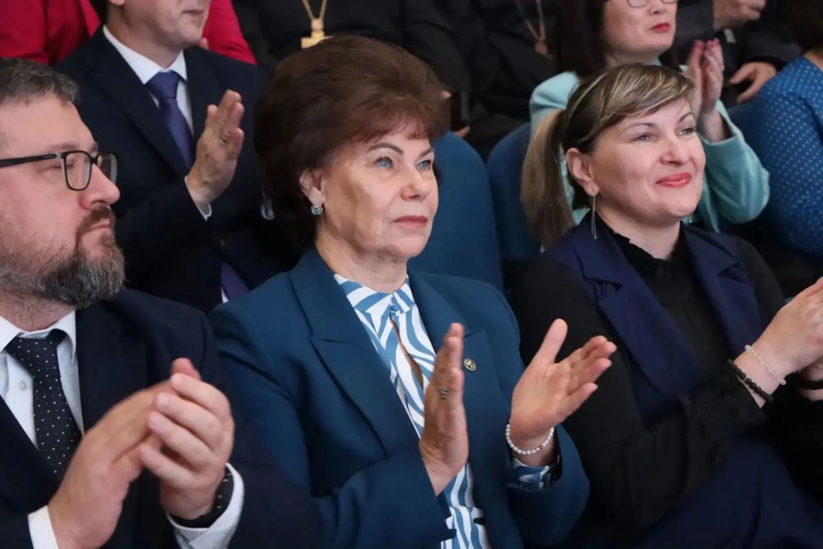 Первый вице-спикер парламента Республики Алтай Татьяна Гигель приняла участие в награждении победителей II межрегионального этапа конкурса «За нравственный подвиг учителя» по Сибирскому федеральному округу Первый вице-спикер парламента Республики Алтай Татьяна Гигель приняла участие в награждении победителей II межрегионального этапа конкурса «За нравственный подвиг учителя» по Сибирскому федеральному округу