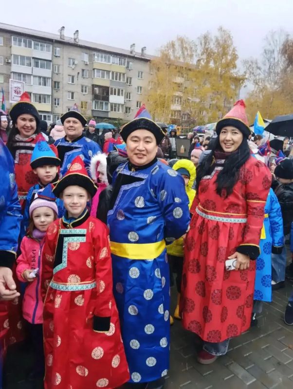 Руководитель РОО ФК «Катунь» Республики Алтай Алан Маратович Охрин показал, как прошёл Семейный фестиваль «Гармония народов России» на площадке Гимназии №9 г. Горно-Алтайска Руководитель РОО ФК «Катунь» Республики Алтай Алан Маратович Охрин показал, как прошёл Семейный фестиваль «Гармония народов России» на площадке Гимназии №9 г. Горно-Алтайска