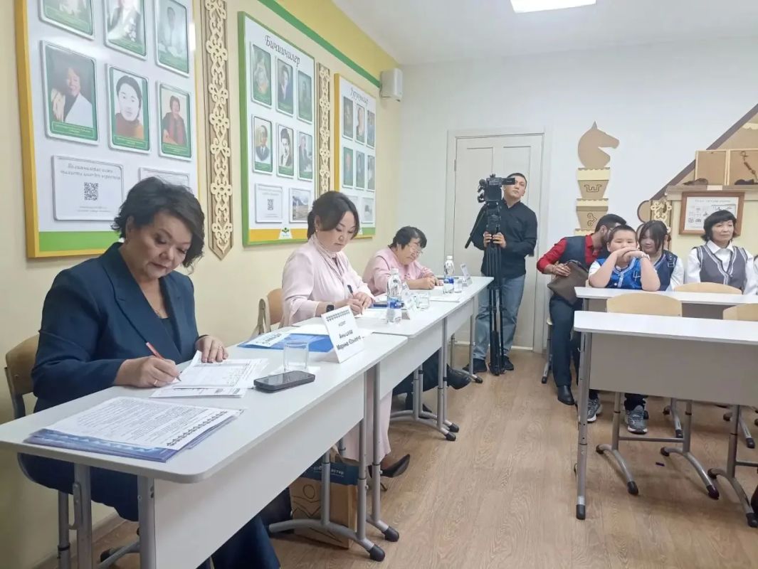 Сегодня в Горно- Алтайском педагогическом колледже им.В.А. Сластенина прошел республиканский слет юных литераторов "Амаду Сегодня в Горно- Алтайском педагогическом колледже им.В.А. Сластенина прошел республиканский слет юных литераторов "Амаду