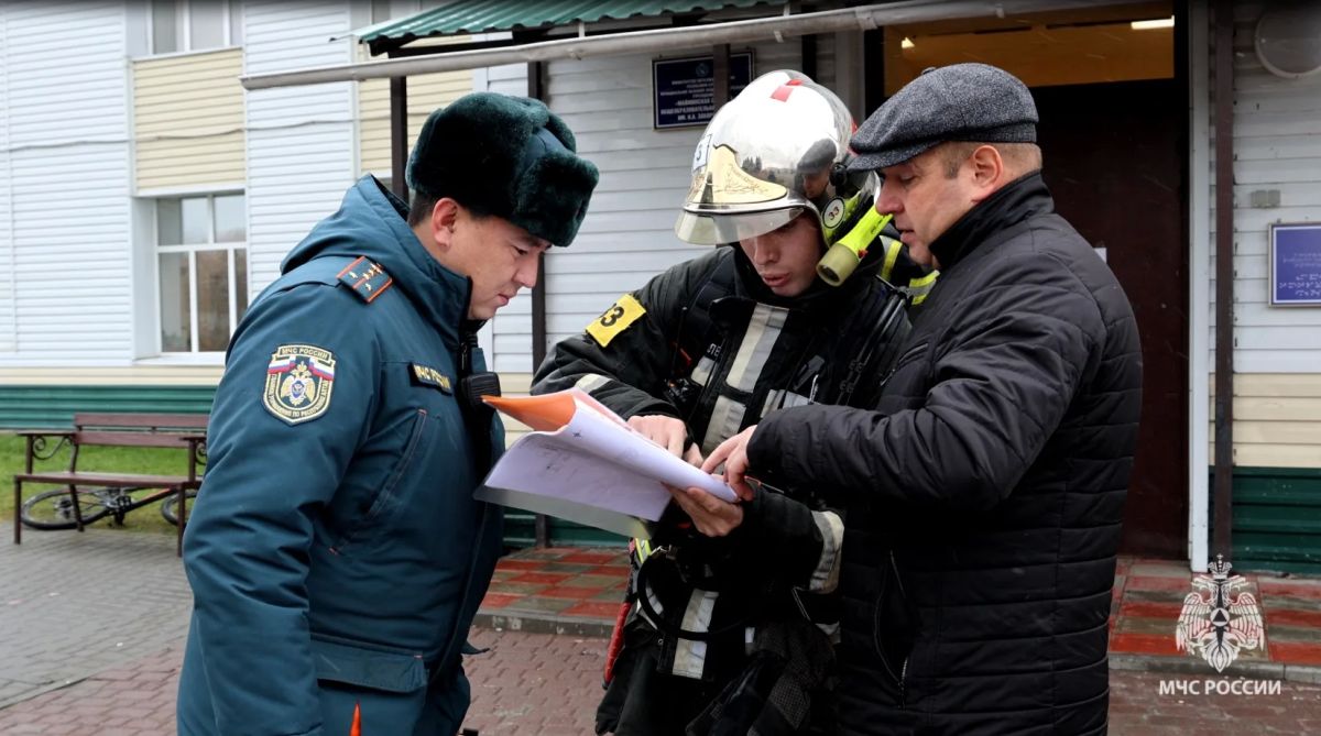 Действовать быстро и слаженно — цель пожарно-тактических учений Действовать быстро и слаженно — цель пожарно-тактических учений