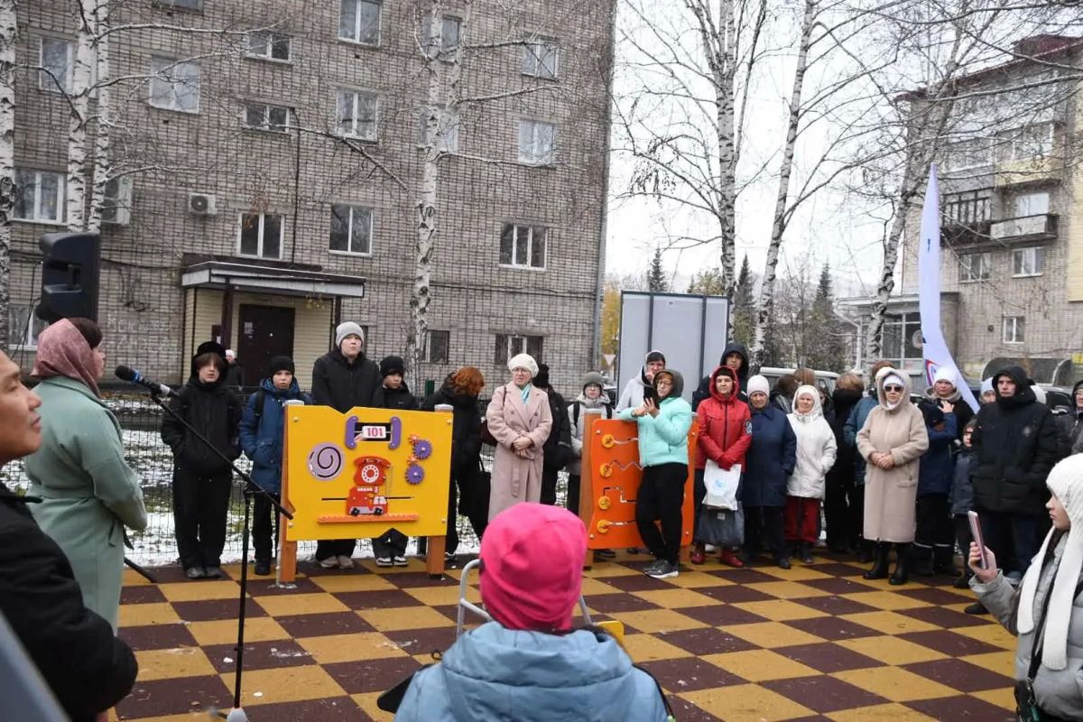 В Горно-Алтайске благоустроили дворы трёх многоквартирных домов В Горно-Алтайске благоустроили дворы трёх многоквартирных домов
