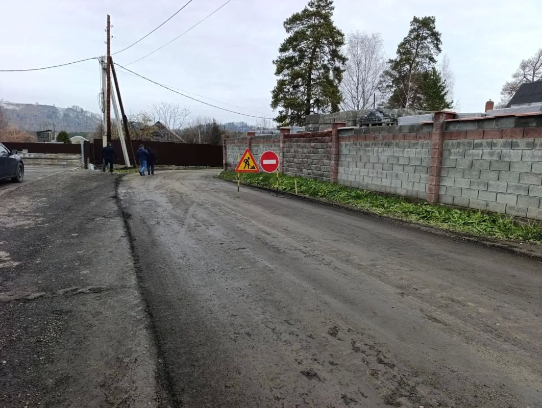 В Соузге продолжается ремонт участка дороги, который ведет от федеральной трассы к соцобъектам – Соузгинской школе и котельной, а также к многоквартирным жилым домам В Соузге продолжается ремонт участка дороги, который ведет от федеральной трассы к соцобъектам – Соузгинской школе и котельной, а также к многоквартирным жилым домам