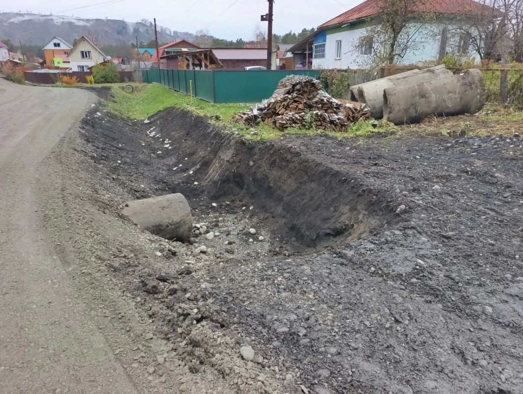 В Соузге продолжается ремонт участка дороги, который ведет от федеральной трассы к соцобъектам – Соузгинской школе и котельной, а также к многоквартирным жилым домам В Соузге продолжается ремонт участка дороги, который ведет от федеральной трассы к соцобъектам – Соузгинской школе и котельной, а также к многоквартирным жилым домам