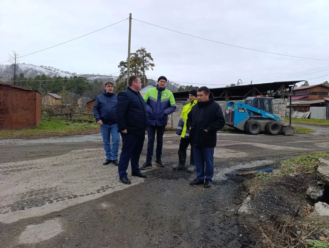 В Соузге продолжается ремонт участка дороги, который ведет от федеральной трассы к соцобъектам – Соузгинской школе и котельной, а также к многоквартирным жилым домам В Соузге продолжается ремонт участка дороги, который ведет от федеральной трассы к соцобъектам – Соузгинской школе и котельной, а также к многоквартирным жилым домам