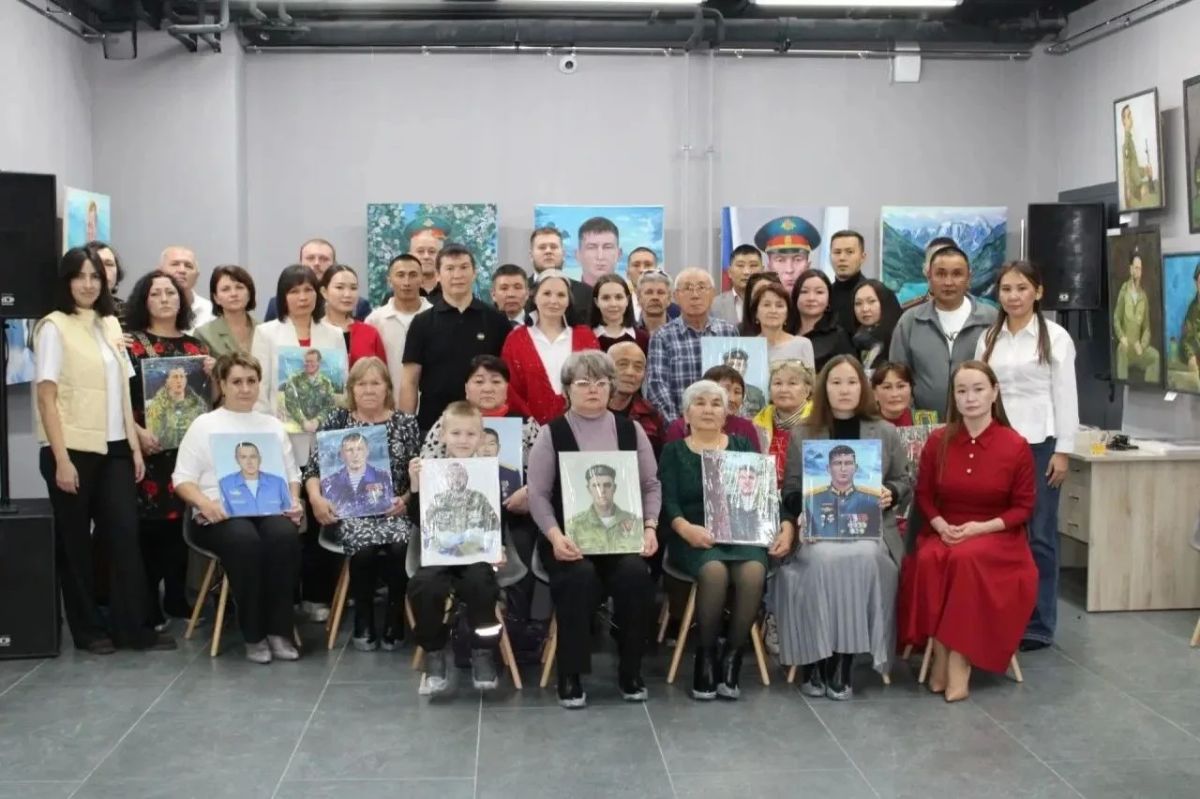 На площадке гостиничного комплекса «Катунь Река» прошла презентация передвижной выставки «СВОи герои На площадке гостиничного комплекса «Катунь Река» прошла презентация передвижной выставки «СВОи герои