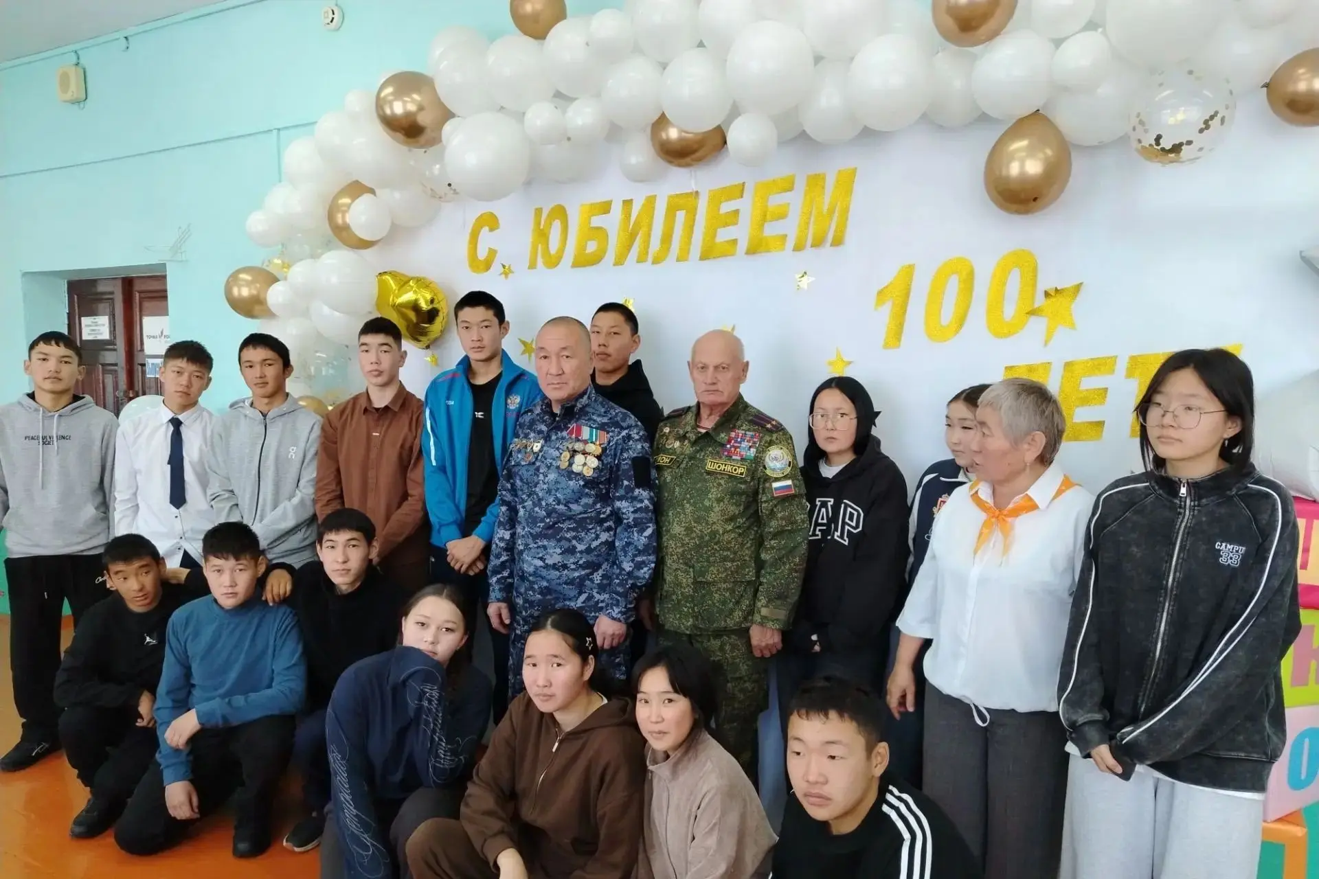 РОСГВАРДЕЙЦЫ И ВЕТЕРАНЫ ПРИНЯЛИ УЧАСТИЕ В ПРАЗДНОВАНИИ 100-ЛЕТИЯ КУРАЙСКОЙ ШКОЛЫ