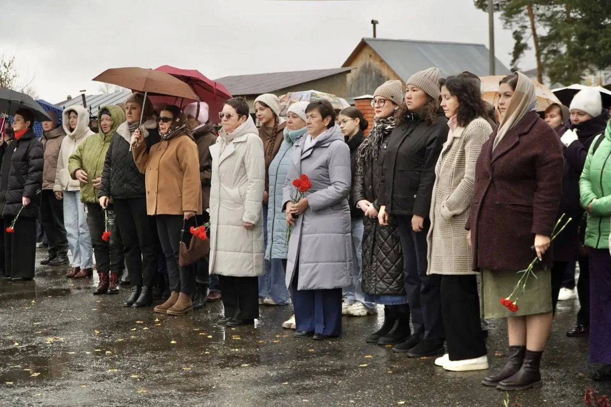 В Республике Алтай почтили память жертв политических репрессий В Республике Алтай почтили память жертв политических репрессий