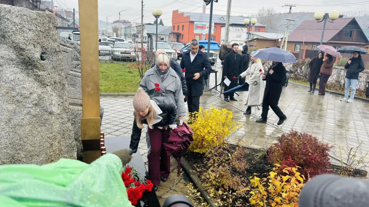 В Республике Алтай почтили память жертв политических репрессий В Республике Алтай почтили память жертв политических репрессий