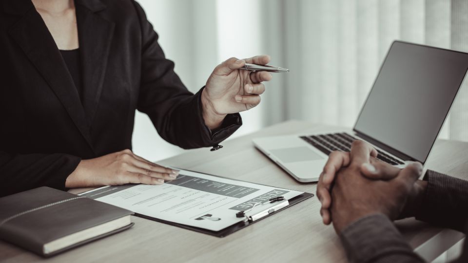 Вернёт ли работодатель деньги за обучение при увольнении? Условия и нюансы