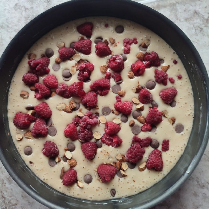 Летний пирог с шоколадом и орехами: освежите свой стол