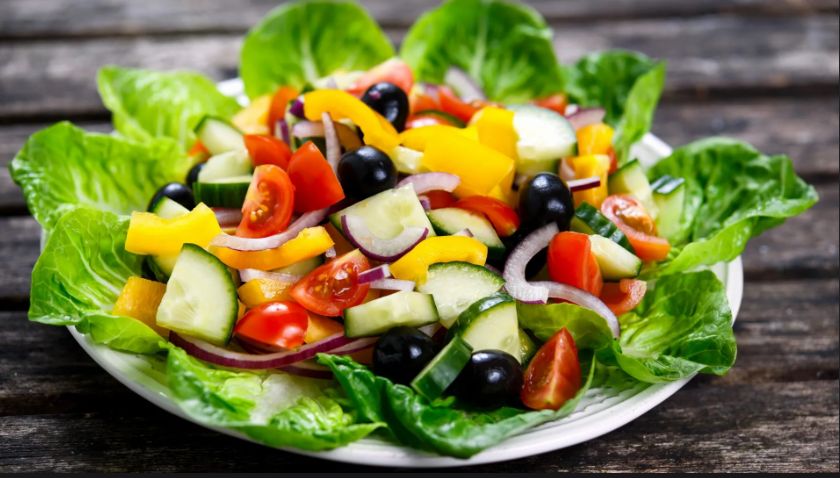 Почему не стоит смешивать огурцы и помидоры в салате