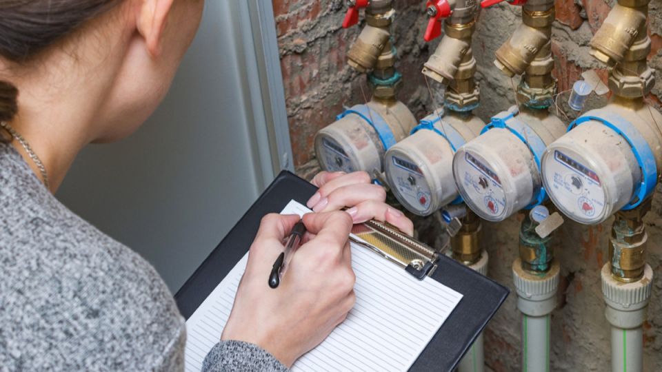 Новая обязательная услуга поверки счетчиков и рост расходов жителей