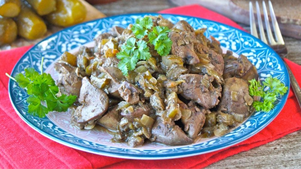 Куриная печень с солеными огурцами: новый взгляд на классическое блюдо
