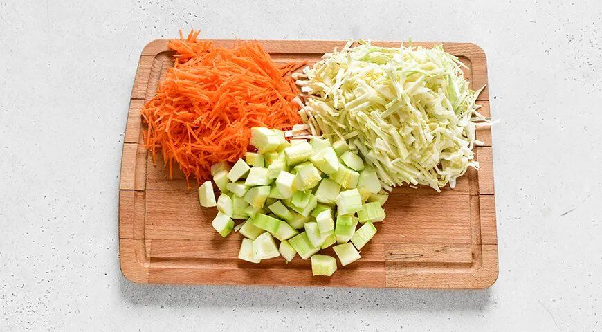 Удивительный салат из кабачков и капусты: рецепт на зиму