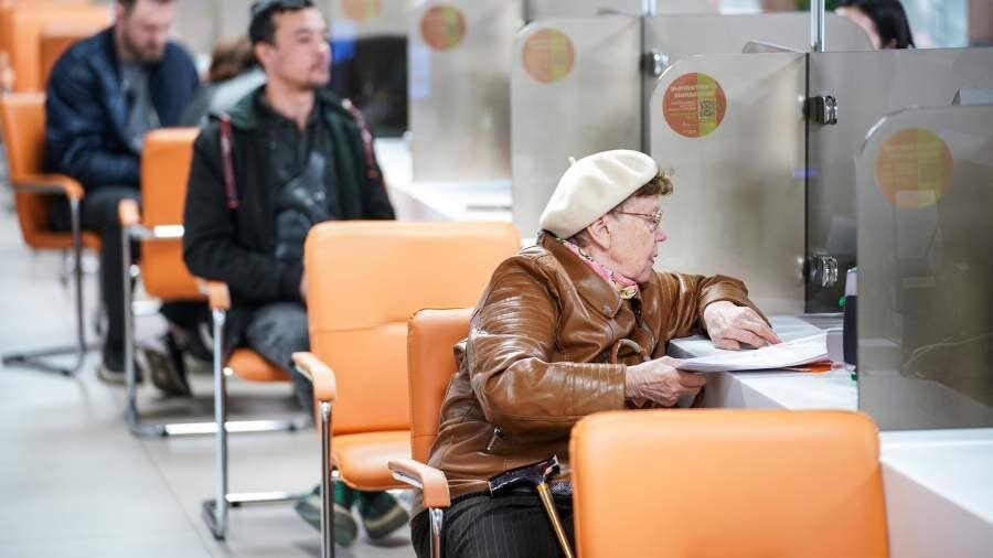 Пенсии работающих пенсионеров продолжают расти